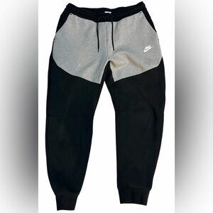 Nike mens Two-Tone Black and Gray Joggers